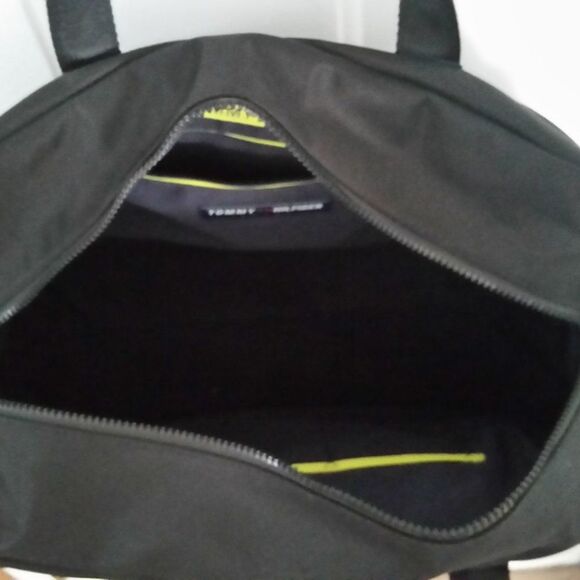 NWT Tommy Hilfiger Sport Mens Black Duffel shoulder Bag - Picture 7 of 8